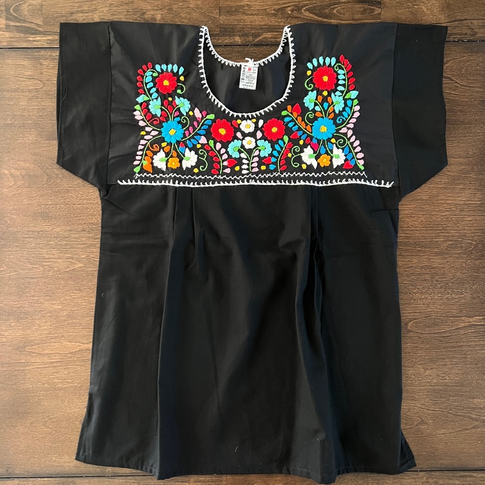 🌸 2 x $49 🌸 Genuine handmade Nahua embroidered tops